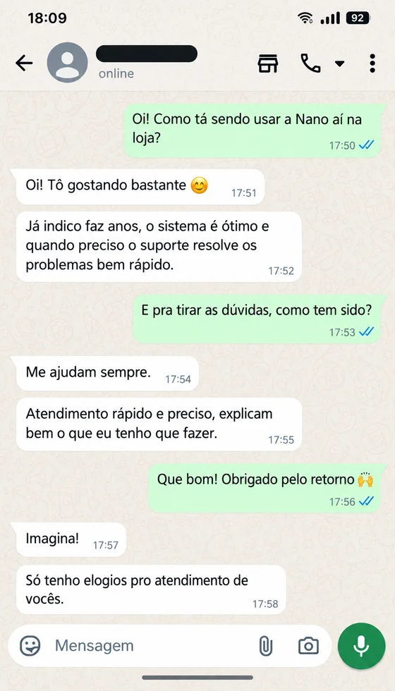 Conversa recriada com base em avaliações de vestuário sobre indicação do sistema, atendimento rápido e esclarecimento de dúvidas.