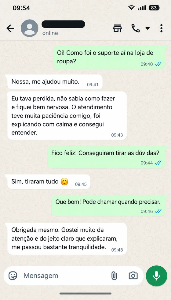Conversa recriada com base em avaliações de lojas de roupas sobre paciência, explicações claras e ajuda com dúvidas.